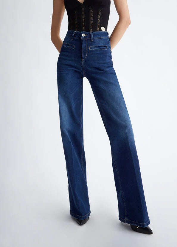 Jeans flare ecosostenibili