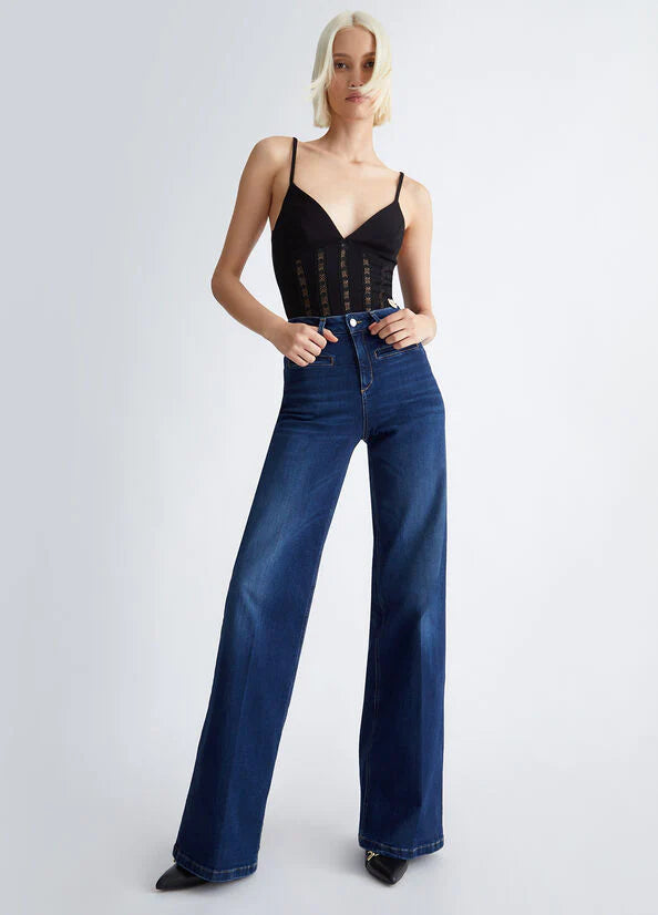 Jeans flare ecosostenibili